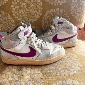 Nike Kids Shoes in White and Purple